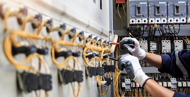 Professional Electrician technician working in Bayou Vista, TX